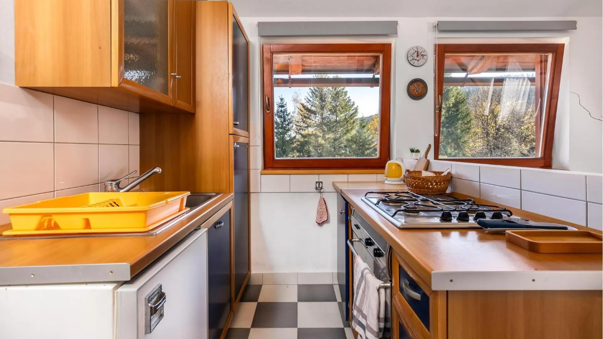 2 Bedroom Lovely Apartment In 라브나 고라